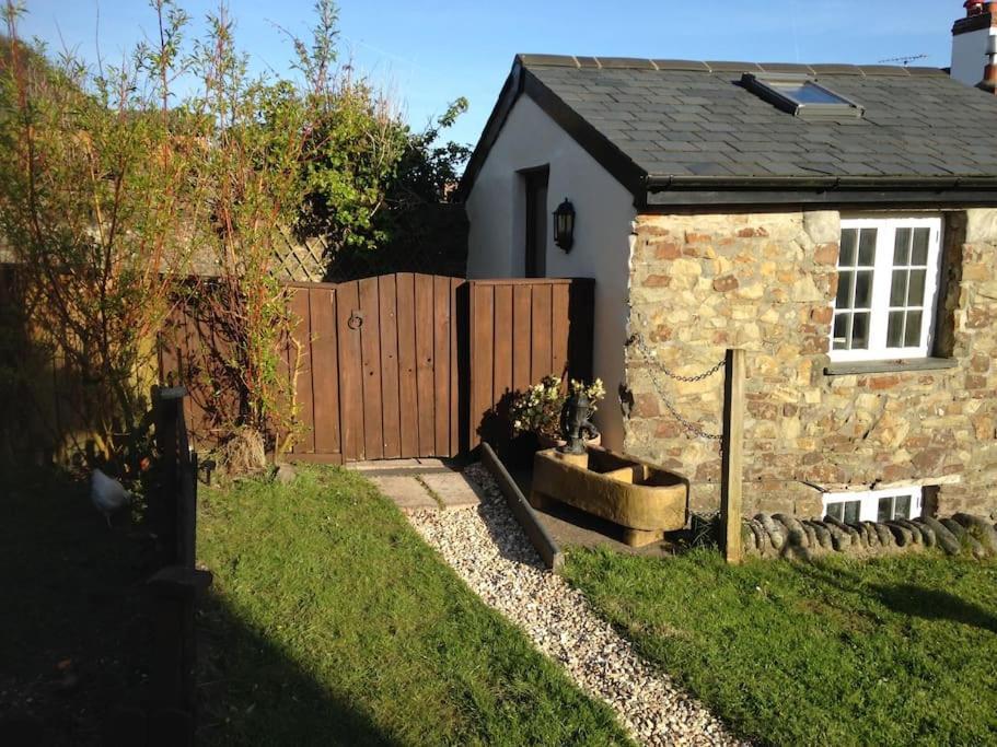 Coastal Cottage 'The Garden Cottage ' Hartland Buitenkant foto